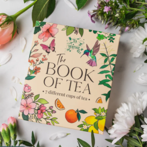Coffret en forme de livre de 7 sachets de thé et infusion bios avec des formes différentes, cousus à la main en France