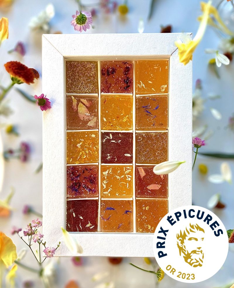 Coffret de pâtes de fleurs, 15 pièces aux saveurs florales délicates , à l'image des pâtes de fruits. idée cadeau
